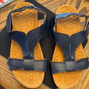 Navy size 8 Velcro close sandals